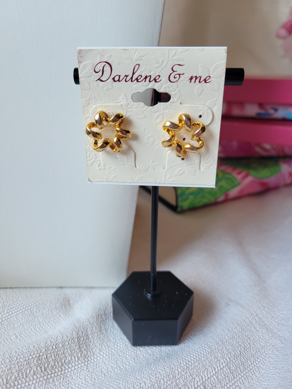 5/$25💎 Gold Floral Loop Stud Earrings